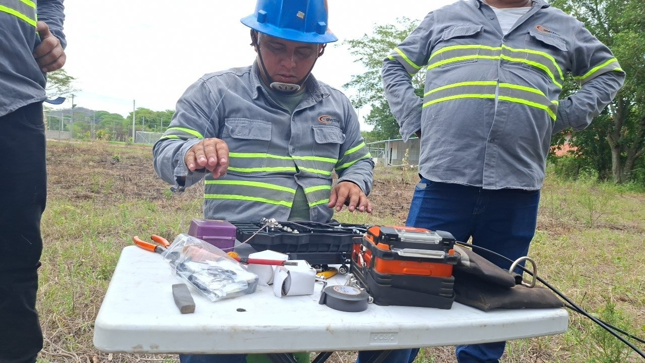 Fibra óptica real de CONECTIVE en campo