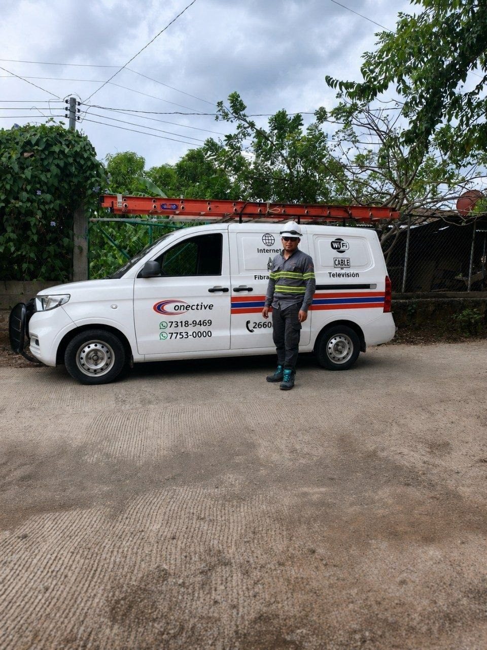 Unidad blanca rotulada CONECTIVE